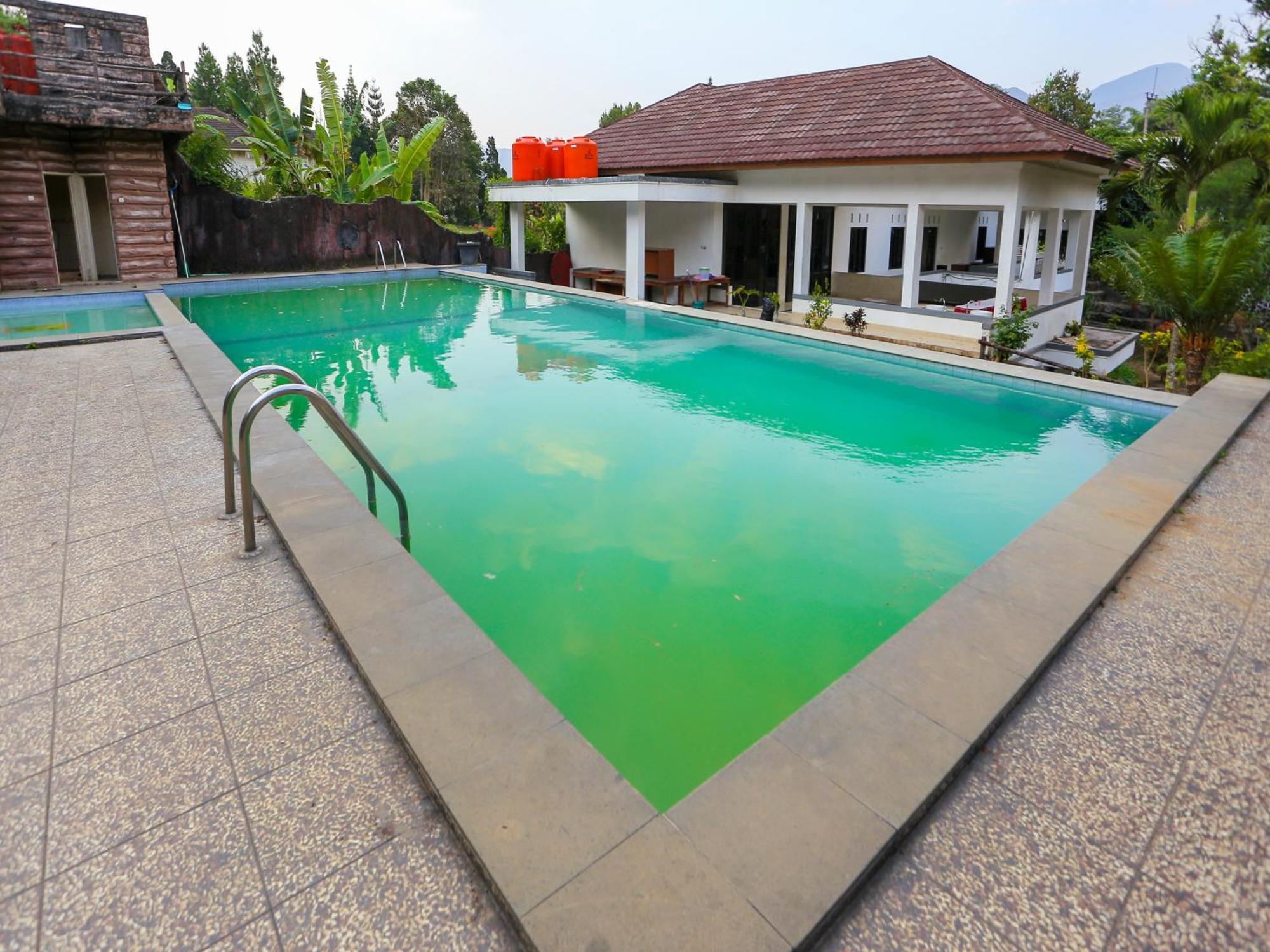 O Puncak Near Taman Safari 3*